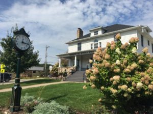 KJ House with Clock 2 and Garden